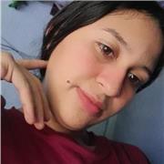 Profesora de español, que lede clase a niños de toda las edades